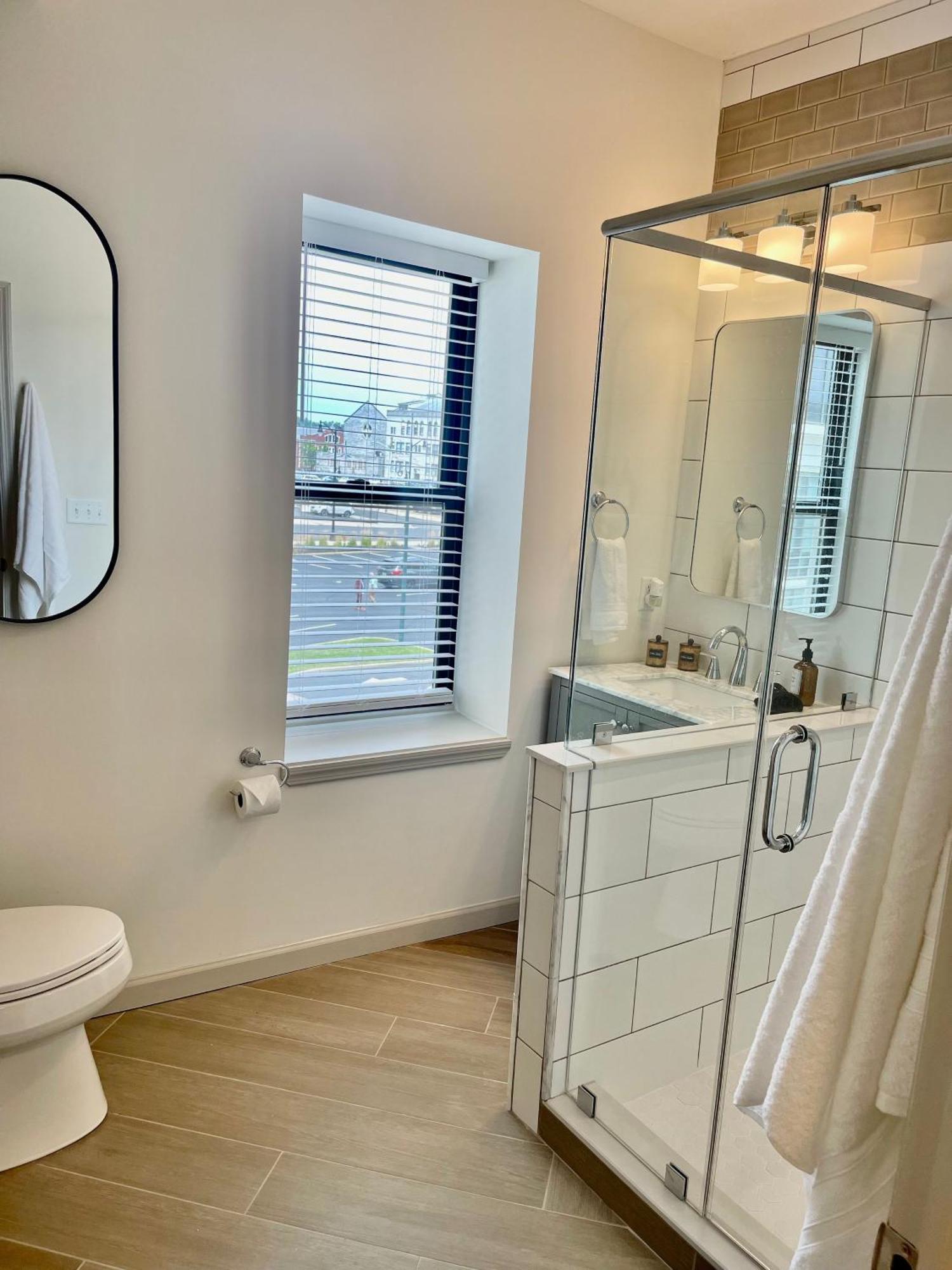 Modern Fully Renovated Suite & Loft In Downtown Trenton Szoba fotó